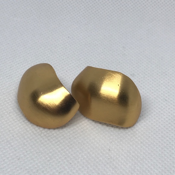 BOGO Jewelry, Vintage Gold Pierced Earrings. - Picture 3 of 4